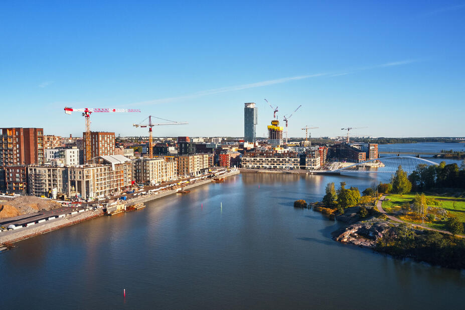 Kalasatama vasemmalla, mustikkamaa oikealla